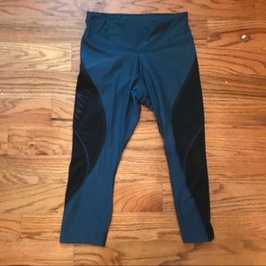 NIKE Dri Fit Legend Crop Leggings
